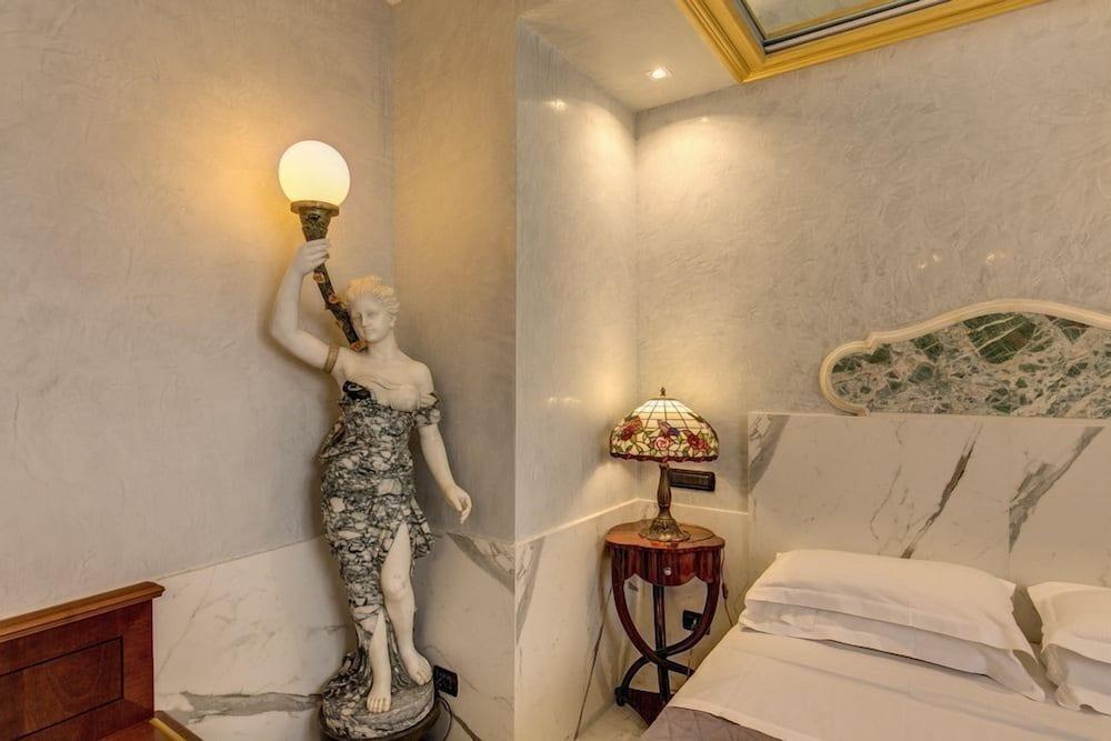 Hotel Aurelius Art Gallery